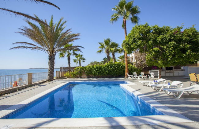 Sunset Beachfront Villa Meneou - Foto 18