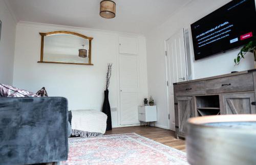 Large 4 BedroomProperty driveway and 3 bathrooms - Photo 20