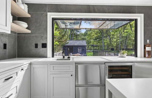 Wainscott Woods by Rove Travel - Luxe Estate with Pool - Foto 15