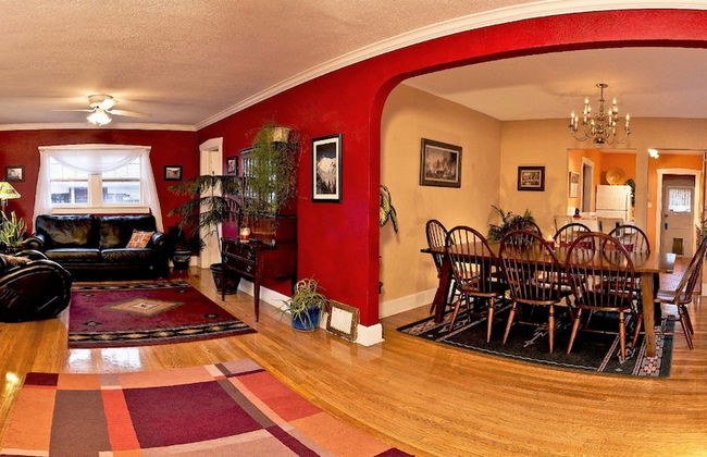 Downtown House with a Big Back Yard - Photo 13