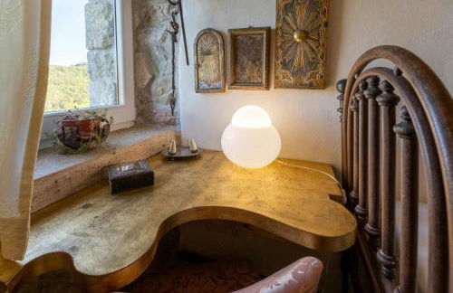 Medieval Tower In Sibillini Mountains Park - Foto 15