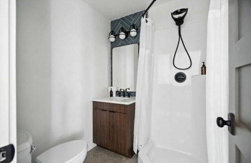 Kerns 6BR - New Spanish Style Group Stay - Photo 63