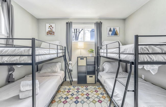 5BD Dog Friendly Family Getaway Near Downtown! - Photo 4