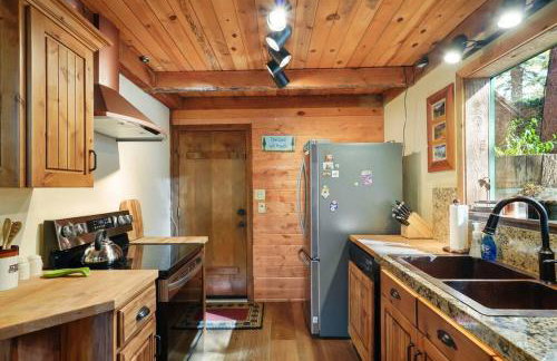 Beartooth Lodge with Hot Tub and Stuart Falls Views - Foto 10