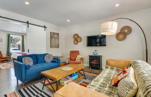 Bradford Group Getaway! Cabin with Deck and Fire Pit - Foto 6