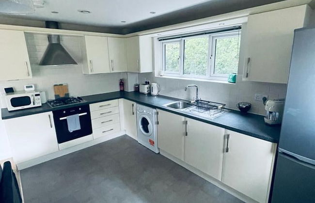 Stunning 2-bed Apartment in Crawley - Foto 9