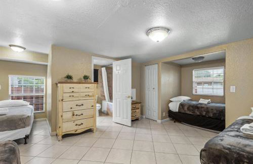 Sleeps 12 - House Guest Apt - Plenty of parking - Foto 35