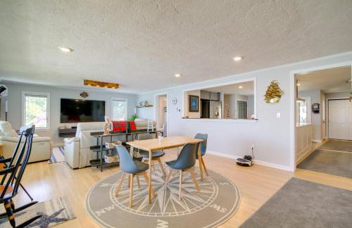 4 Mi to Downtown Plymouth! Bayfront Home with Deck - Foto 13