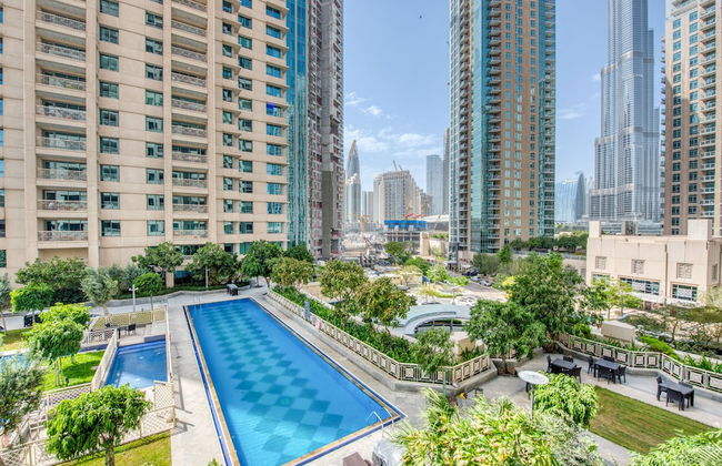 Maison Privee - Radiant Urban Retreat with Iconic Burj Khalifa Vws - Photo 20