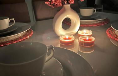 Apto charmoso, com ar, localização privilegiada - Foto 19