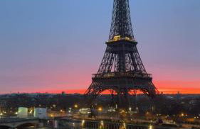 View on Eiffel Tower Seine and Main Monuments - Photo 9