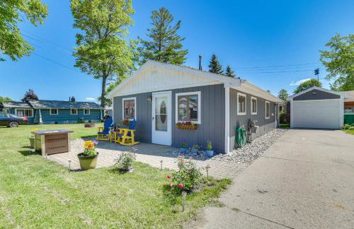 Houghton Lake Cottage with Patio Walk to Waterfront - Photo 1