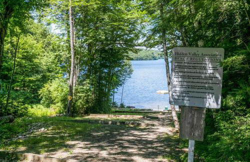 Cozy Tuftonboro Home with Deck - Walk to Beaches! - Foto 28