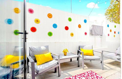 D- Hip & Stylish NoHo Family-Friendly Home near Universal & Hollywood with Patio - Hot Tub - Games - & Parking - Foto 13