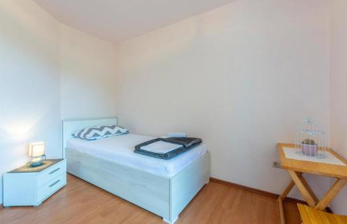 Three-Bedroom Apartment In Donja Ostrvica - Photo 33