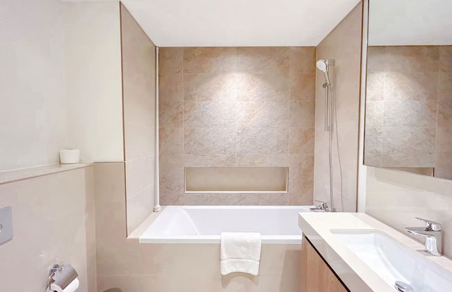 Luxury 2B in Downtown Views Balcony and Burj View - Photo 13