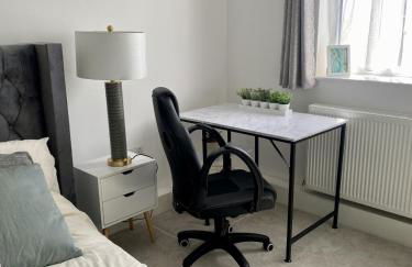 Portsmouth City Centre Modern Apartment - with Free Parking - Photo 5