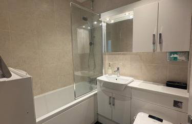 Stylish 2-Bed house, workspace & Easy London Access! - Foto 13