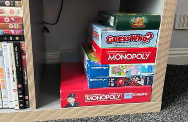 Spacious two bedroom flat, entire property - Photo 12