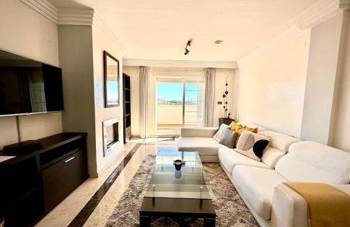Moderno apartamento con preciosas vistas al mar en urbanización con piscina - Rio Real 11 2G - Foto 2