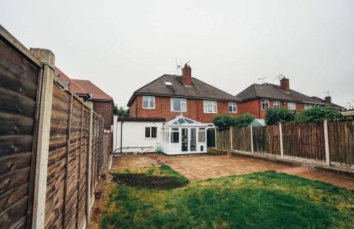 Huge 4 Bed Family Home in Derbyshire with Parking - Foto 44
