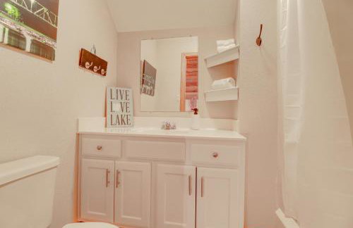 Peaceful Greers Ferry Cabin with Deck and Lake View! - Foto 28