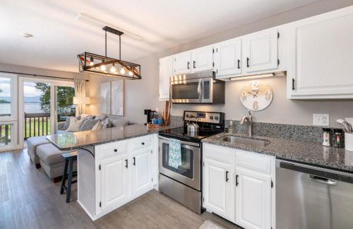 Lake Winni Condo - Beach, Concerts and Views for miles - Foto 2