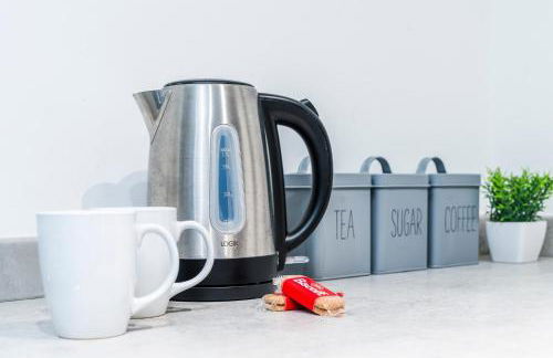 Great Location 2 Bedroom House in Nottingham, Private Garden, Fast Wi-Fi and Free Parking - Photo 55