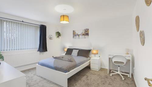 Spacious 4 Bedroom House with Parking - Foto 2