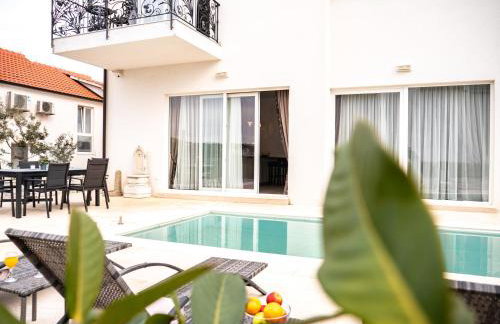 Elegant Hvar town villa with pool - Photo 2