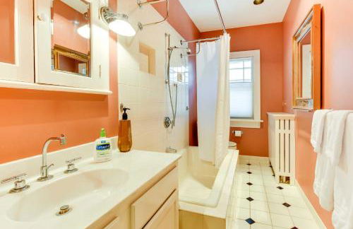 Charming MPLS Home with Patio - Walk to Uptown! - Foto 19