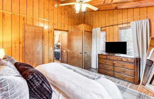 Hot Tub and Barrel Sauna! Lakefront Innsbrook Chalet - Foto 15