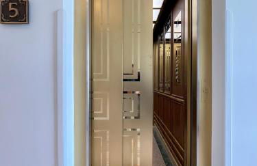 CLS Zentrale City-Wohnung in Hamburg mit E-Laden und Tiefgarage, Klimaanlage, gratis WLAN, Smart TV, großer Balkon, Nespresso Maschine inklusive Kapseln, Blick über Hamburg, Parkplatz, Cafe im Haus, Bushaltestelle direkt gegenüber, Flex Check In - Foto 22