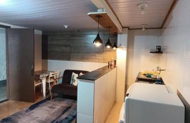 Hospedagem Doce Lar - Casa Azaleia - Foto 4