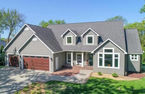 Immerse in Luxury Grand 5BR Lakefront Haven Views - Foto 41