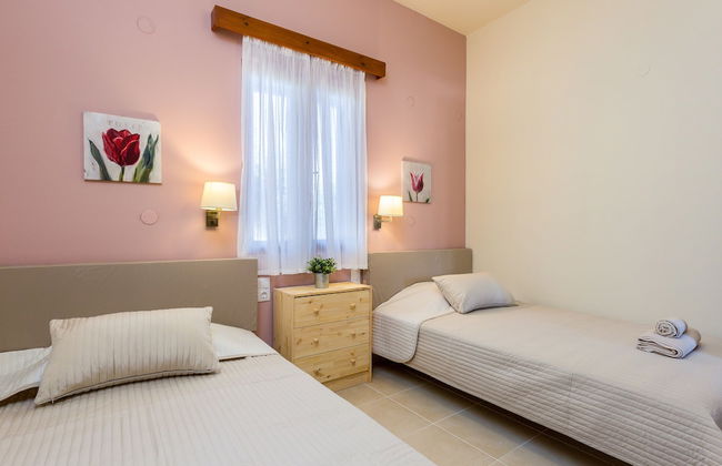 Gorgeous Villa With Pool & Gardens - Foto 6