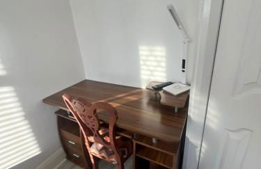 Stylish Home Away From Home! 6 Minutes from Beach! - Foto 18