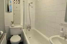 2 Bedroom Flat in Camberwell Green - Central Location with excellent connections to tourist attractions and main London airports - Photo 11