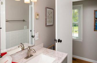 Cape Cod Cottage by Leavetown Vacations - Foto 5