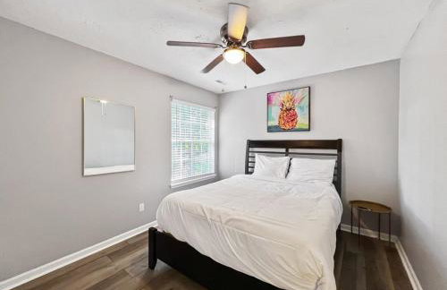 The Paramour comfy home with ground floor bedroom and fenced in yard - Foto 22