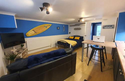 Hayling Hideaway, private cosy annex near to beach - Photo 13