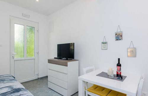 Apartments L&M - Studio Apartment with Terrace Vlahini - Foto 12