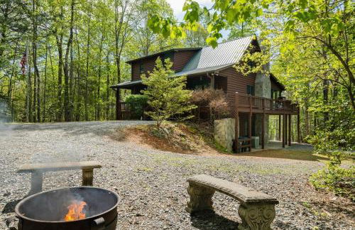 Boujee Bear Lodge - A Peaceful Cabin in the Woods - Photo 1