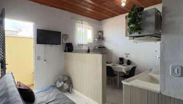 Apto completo aconchegante aprox 5min da lagoa - Foto 2