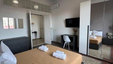 Galaxy Colosseum Apartment - a 450m dal Colosseo - Foto 3, towels, wardrobe