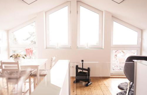 Pfälzer Herzel mit 2 Schlafzimmern und Blick über die Rheinebene kostenfreiem Parkplatz und Wlan fußläufig zum Wald und den Weinbergen Weinkühlschrank Brötchenservice Garten mit Gasgrill - Foto 3