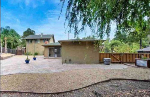 A master suite with own kitchenette and bath - Foto 12