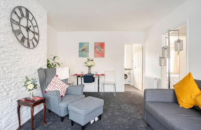 1 Bed-sleeps 4-free Parking-30 Min to Central Ldn - Photo 7