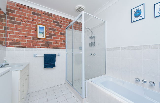 Little Rocky at Fingal Bay - Photo 15