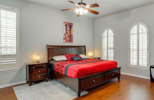 Great for Gatherings! Stylish Allen Home with Patio - Foto 19